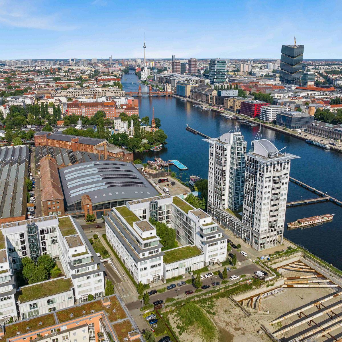 Luftbild TwinRowers zur Nachricht: WALTER vermietet 1.700 m² an GUTcert in den TwinTowers