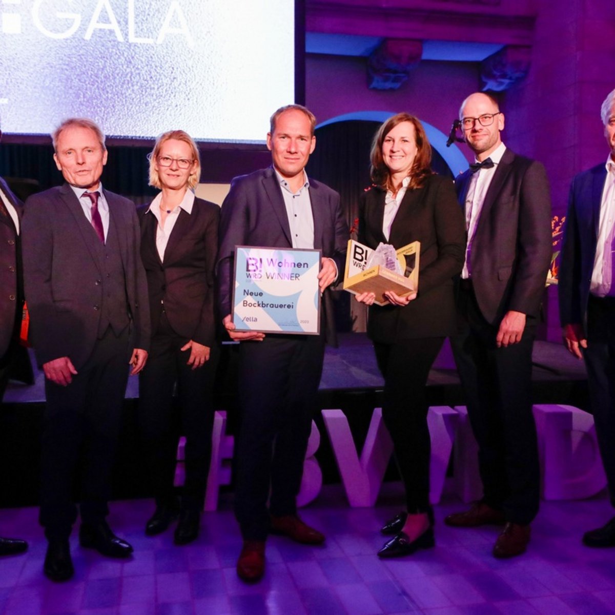 v.l.n.r.: Dr. Jürgen Leibfried (Gründer und Vorstand BAUWERT AG), Rüdiger Elfering (Technischer Projektleiter, BAUWERT AG), Jana Bronowsky (Kaufmännische Projektleiterin, BAUWERT AG), Tim Obermann (Leiter Projektentwicklung Wohnungsbau, BAUWERT AG), Eva Kristina Mayer-Berzinske (Kaufmännische Leiterin Wohnungsbau, BAUWERT AG), Frank Kulawig (Architekt, Bonanni Gesellschaft von Architekten mbH), Siegfried Wik (Architekt, Bonanni Gesellschaft von Architekten mbH)