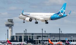 Neue Airline am BER: Erstes Flugzeug von Air Transat erfolgreich gelandet. Auf der Strecke BER – Toronto setzt die kanadische Fluggesellschaft moderne und treibstoffeffiziente Airbus A321LR ein. Die Flugzeuge bieten Platz für 199 Passagiere