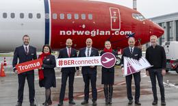 Bild von: Norwegian Air Shuttle verbindet den BER ab sofort zweimal pro Woche mit Tromsø in Nordnorwegen. Die Crew des Erstfluges und Andreas Ley, Senior Key Account Manager, Flughafen Berlin Brandenburg GmbH (1.v.r.) freuen sich über das neue Winterziel ab BER. 