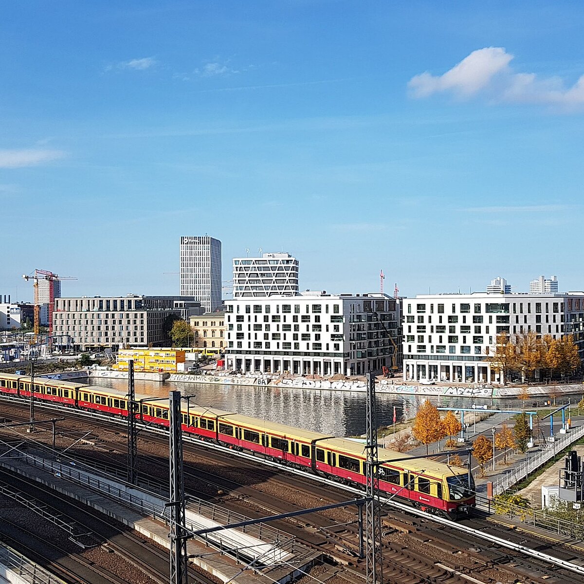 Hafen in Berlin mit Gleisen