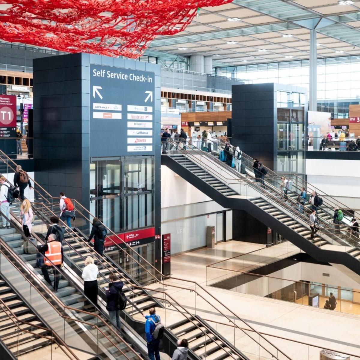 Werbebild Terminal 1 zum Sommerflugplan zu 148 Zielen ab BER