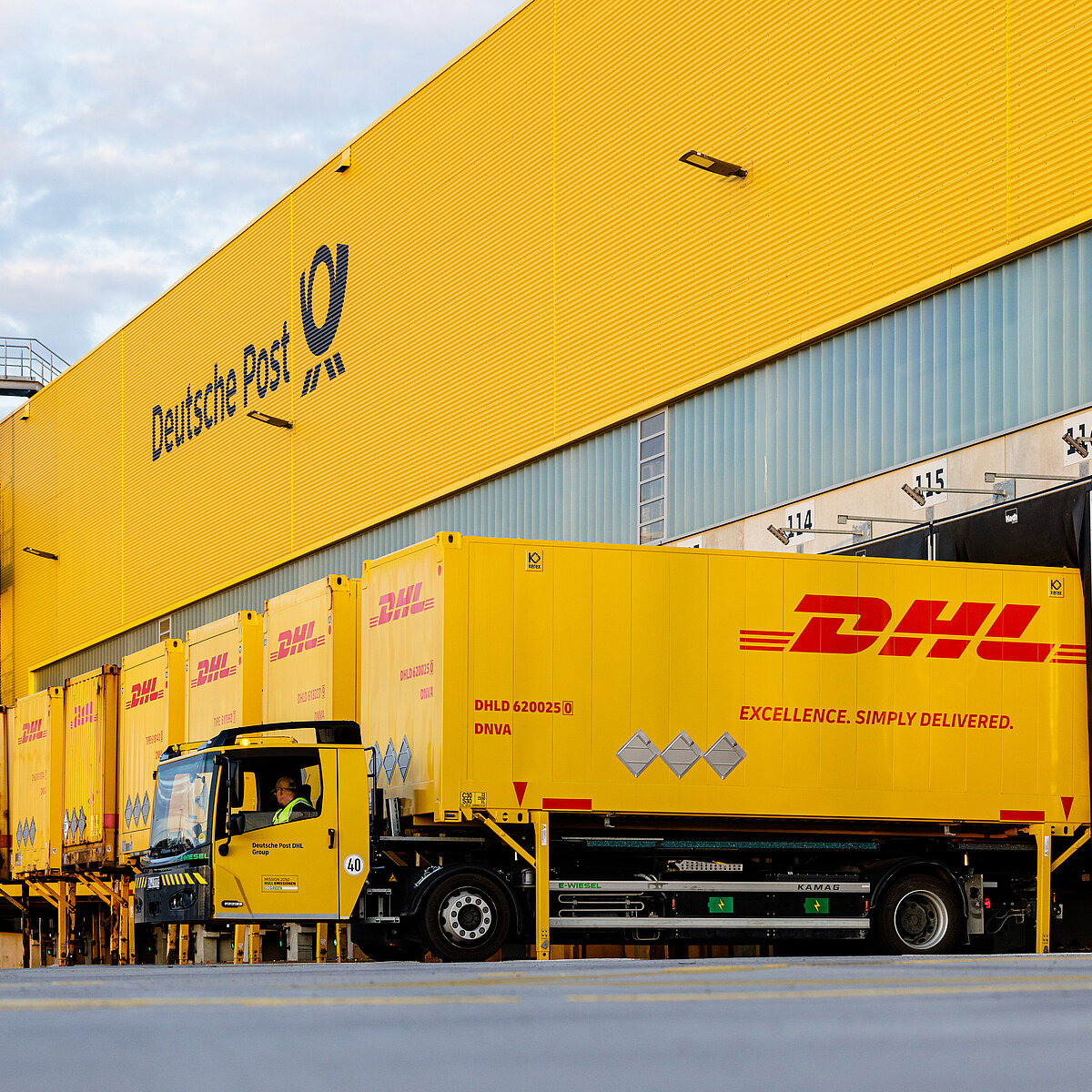 Neues Paketzentrum | Be- und Entladung