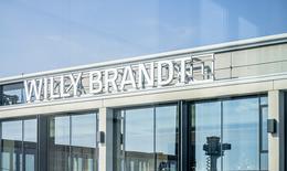 Bild Terminal 1 BER mit Versalien WILLY BRANDT zur neuen Studie: Wirtschaft rund um BER legt weiter zu