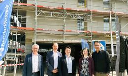 Bürgermeister Andreas Igel, Florian Lanz (CEO Laborgh Investment GmbH), Peter Maaß & Sandra Dreyer (STADT UND LAND Wohnbauten-Gesellschaft mbH), Leo W. A. de Man von (CEO Kondor Wessels Holding GmbH).