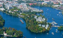 Luftbild der Insel Stralau (Berlin) zur Nachricht: BAUWERT AG erwirbt historisches Grundstück in Berlin