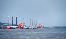 Flugzeuge auf dem Vorfeld am Flughafen BER