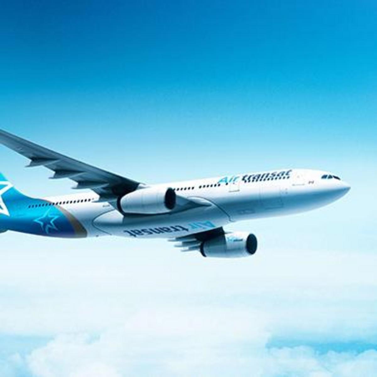 Bild zeigt Flugzeug der kanadischen Fluglinie Air Transat in der Luft.