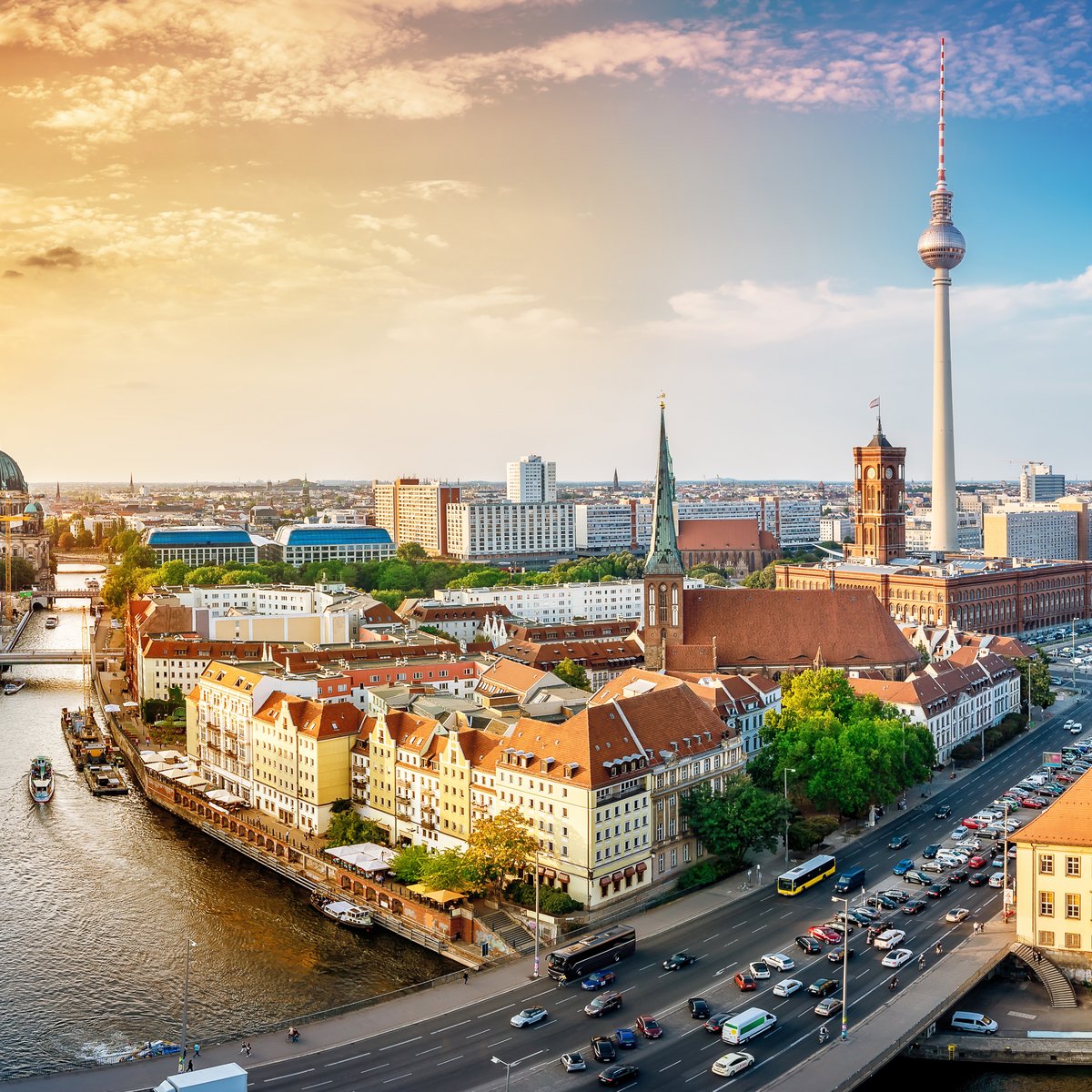 Promobild zum CAPA Summit: Berlin Luftbild in Sonnenaufgangsstimmung