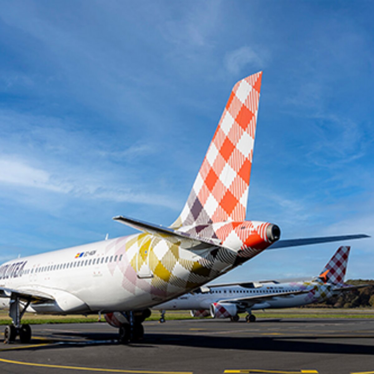 Flugzeug auf dem Rollfeld der Airline Volotea