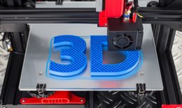 Blauer Schriftzug 3D im 3D-Drucker.