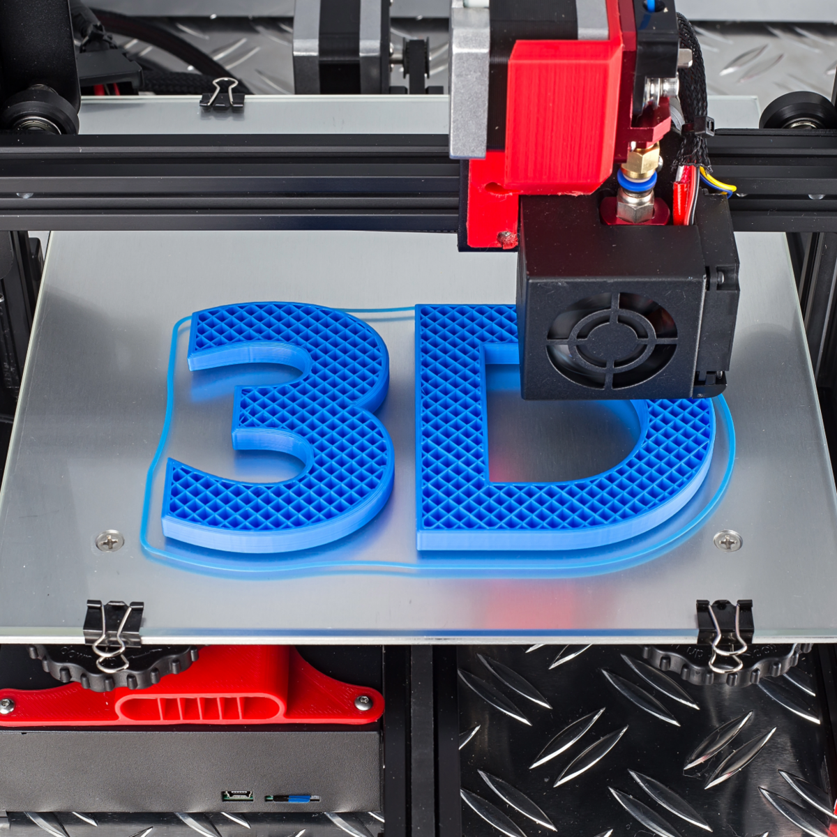 Blauer Schriftzug 3D im 3D-Drucker.