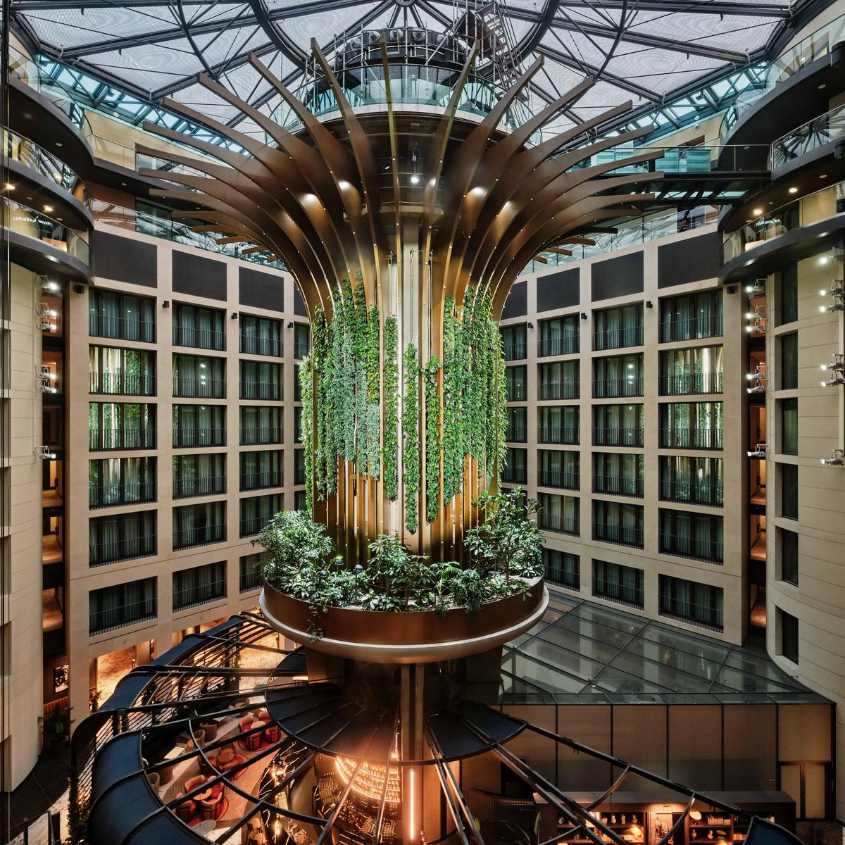 Living Tree im Radisson Collection Hotel in Berlin 